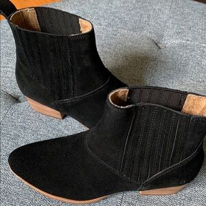 Hush Puppies 7 1/2 Black Ankle Boots